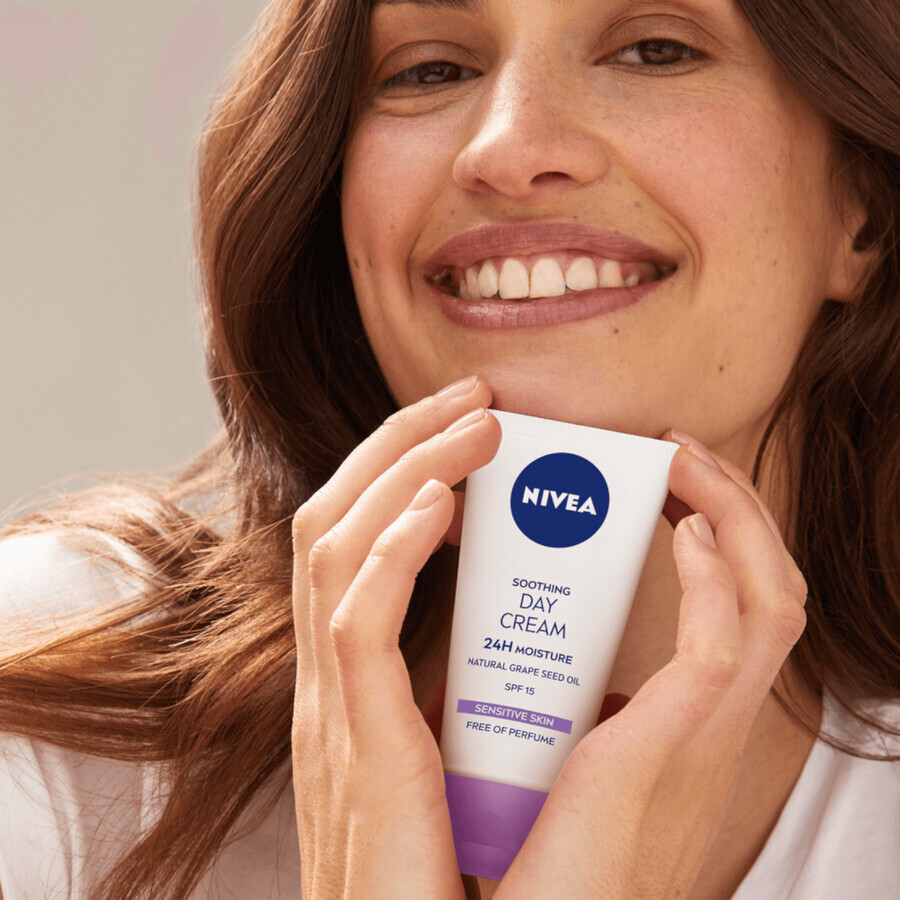 Nivea 24H Hydration, Crema giorno lenitiva, SPF 15, 50 ml