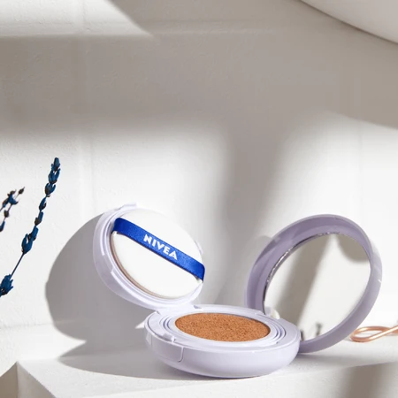 Nivea Cellular Expert Finish 3-in-1 Verzorgingskussen, antirimpelcrème-primer in een kussen, 01 licht, SPF 15, 15 g