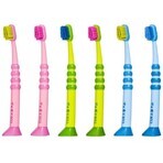 Brosse à dents Curaprox pour enfants de 0 à 4 ans, rose avec poils roses