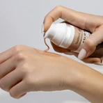 Snailmed, BB cream con moco de caracol y cera de abejas, oscuro natural, 50 ml