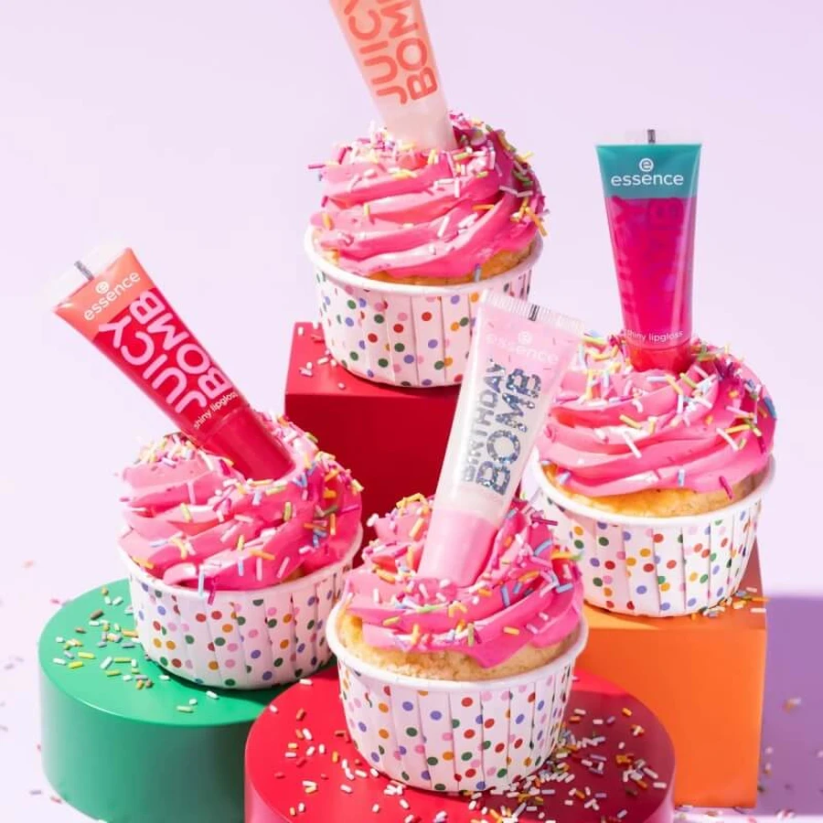 Essence Birthday bomb glanzende lipgloss - lipgloss nr. 01 taart mijn dag