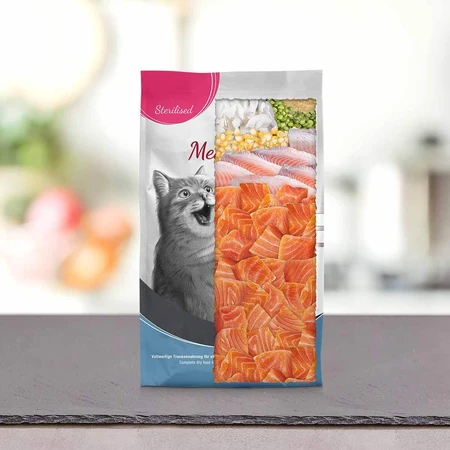 PLATINUM MeatCrisp Sterilised, Fish, Dry Food for Spayed Cats, Dehydrated, 3 kg