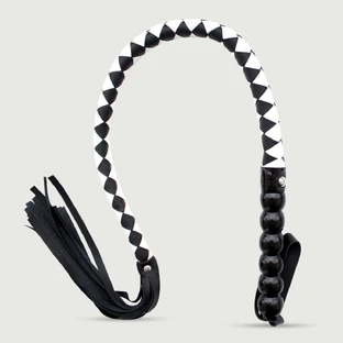 Fouet avec motif pyramidal et poignée en cuir - Noir/Blanc
